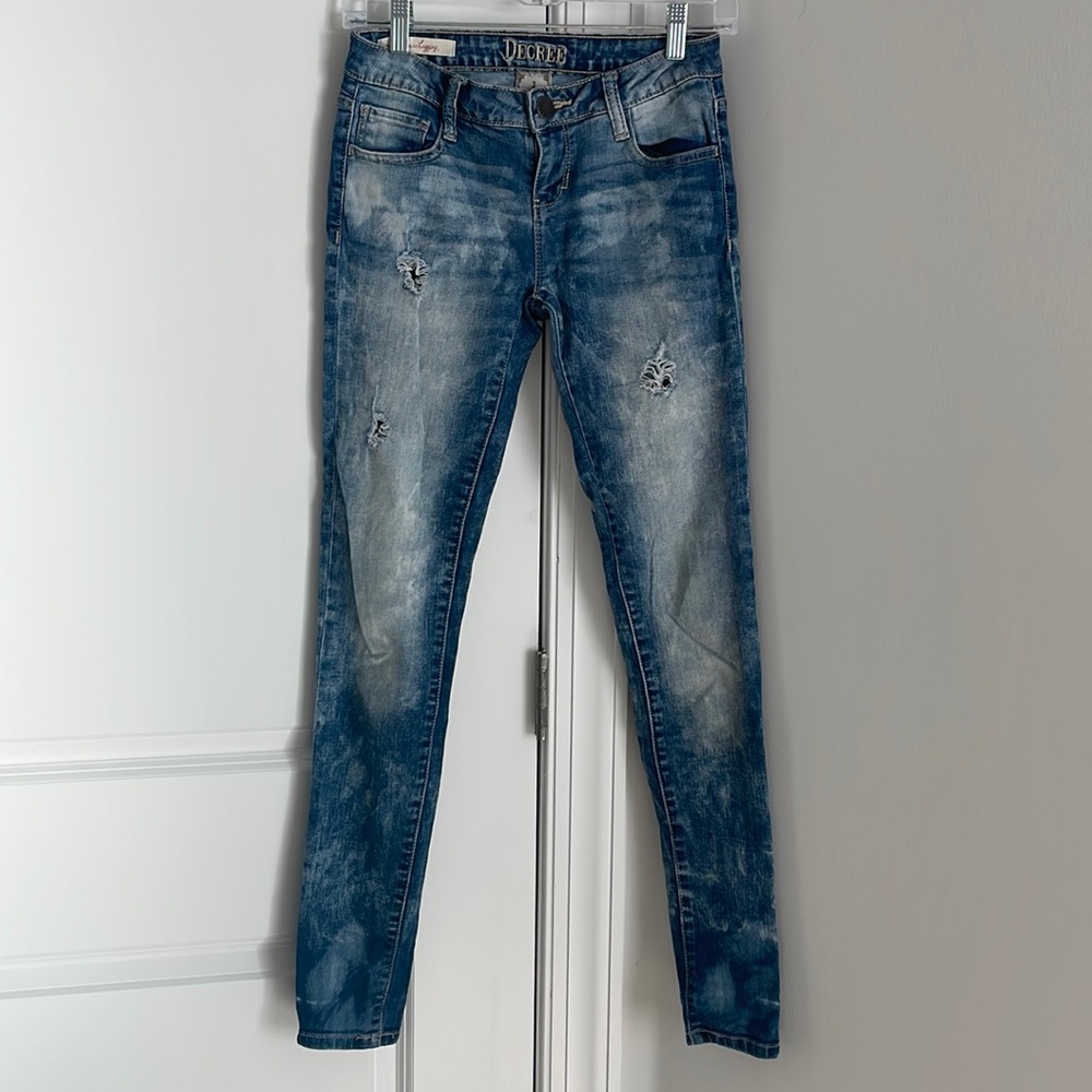 Decree Mid-Rise Distressed Skinny Jeans, Size 26